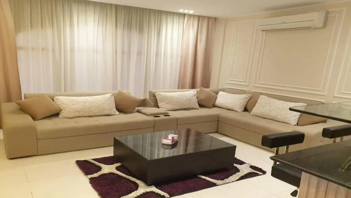 Stylish Apartment for Sale Overlooking Lakes