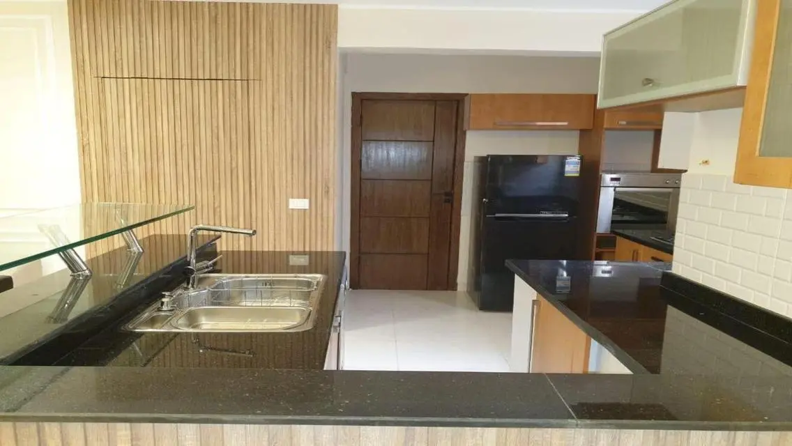 Stylish Apartment for Sale Overlooking Lakes