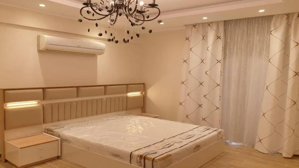 Stylish Apartment for Sale Overlooking Lakes
