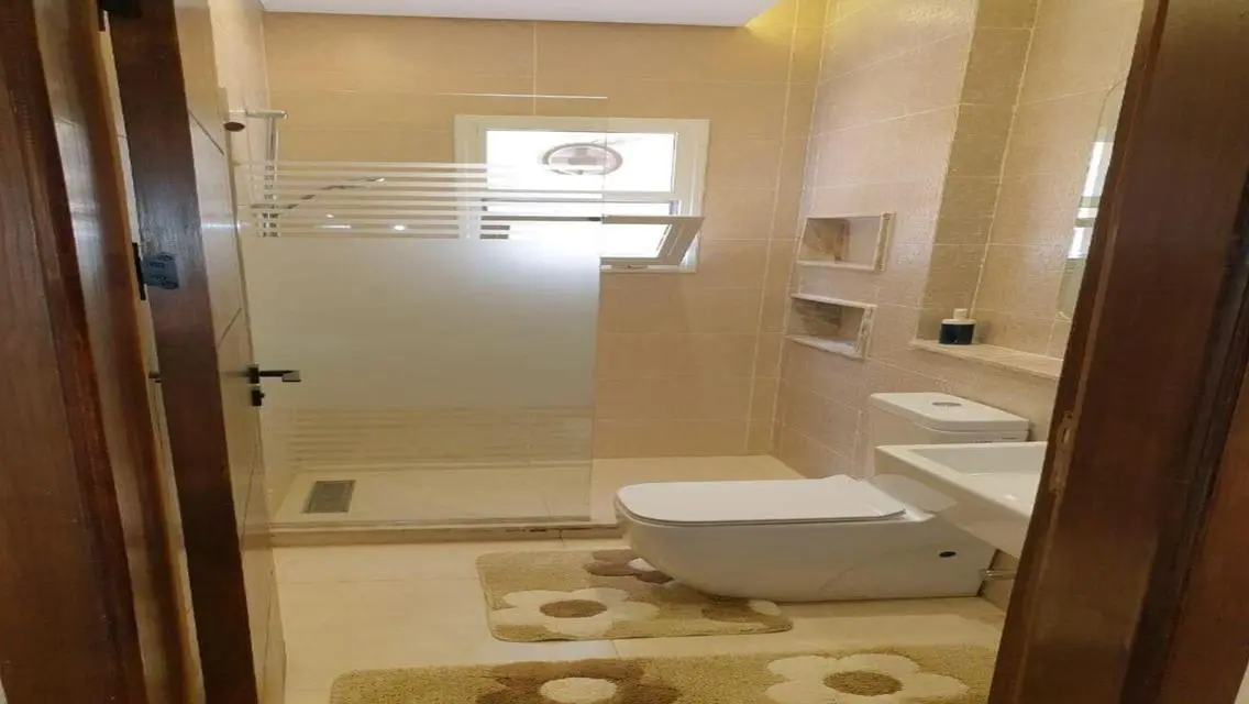 Stylish Apartment for Sale Overlooking Lakes