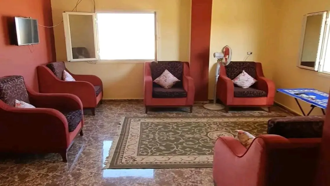شقة رائعة مطلة على معلم رئيسي