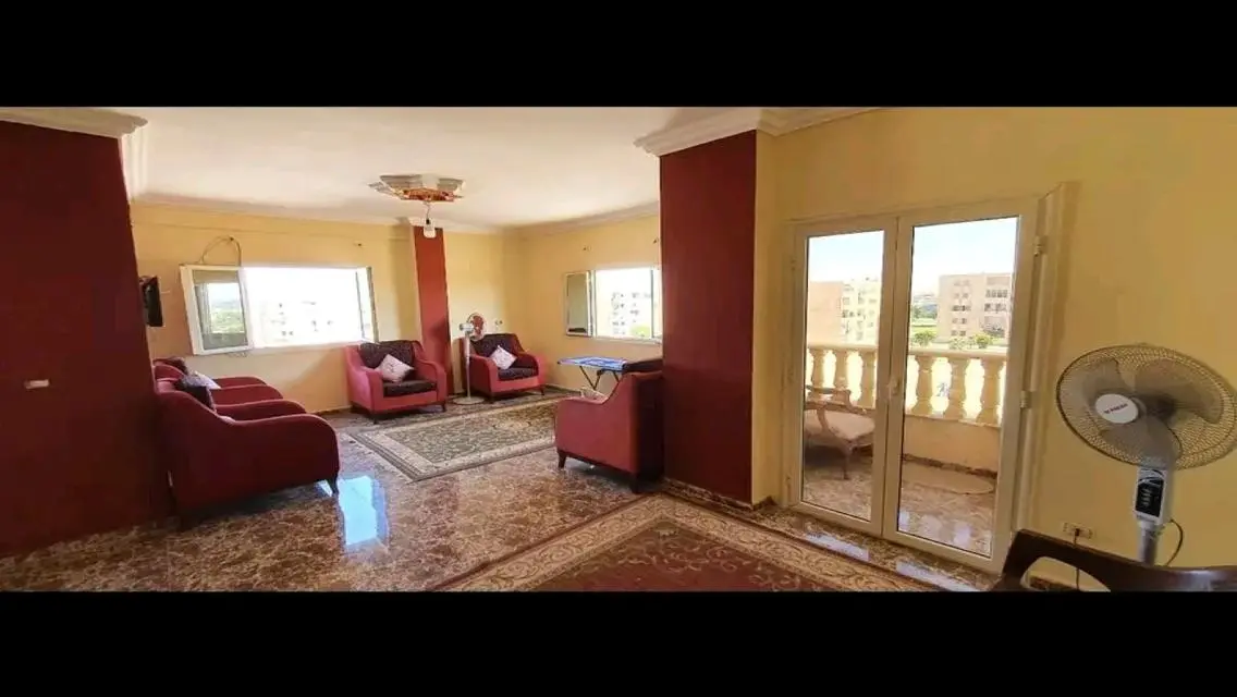 شقة رائعة مطلة على معلم رئيسي