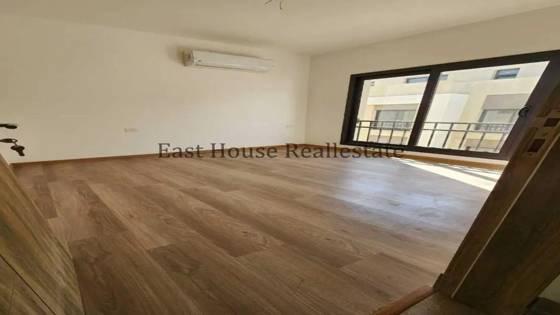 Luxury Apartment for Sale with Central Air Conditioning and Shared Pool