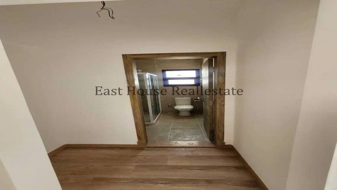 Luxury Apartment for Sale with Central Air Conditioning and Shared Pool