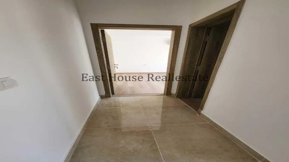 Luxury Apartment for Sale with Central Air Conditioning and Shared Pool