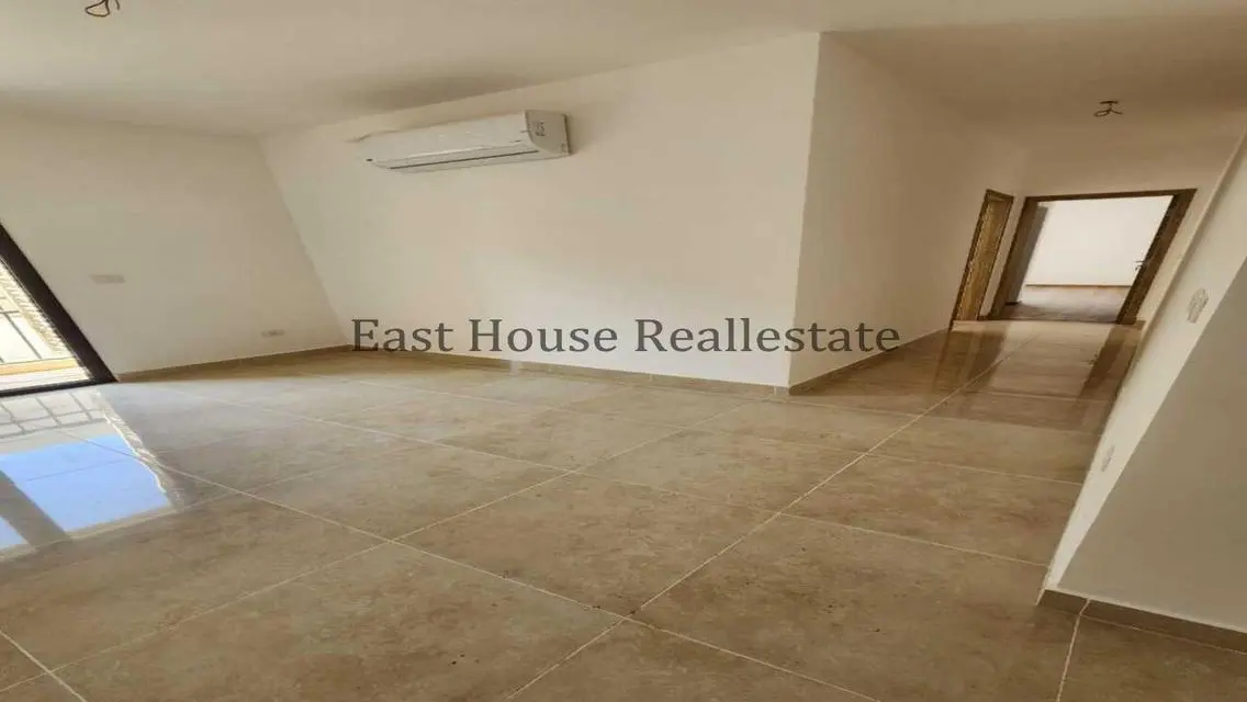 Luxury Apartment for Sale with Central Air Conditioning and Shared Pool
