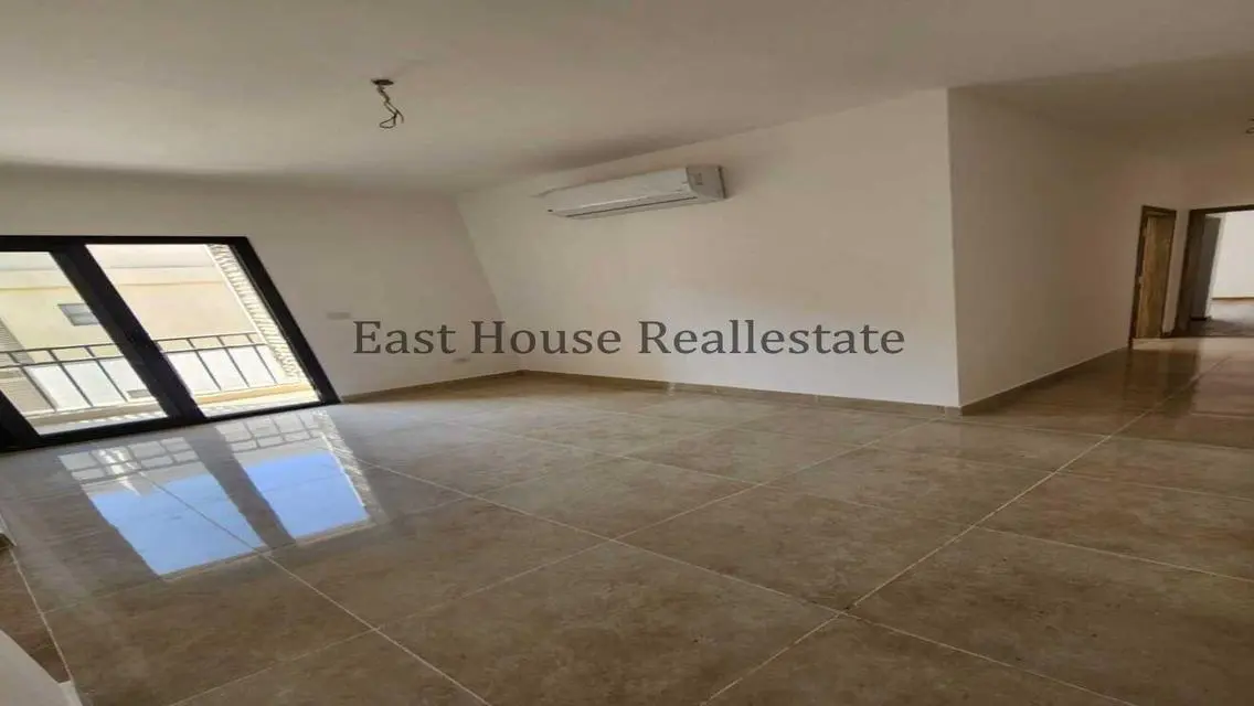 Luxury Apartment for Sale with Central Air Conditioning and Shared Pool