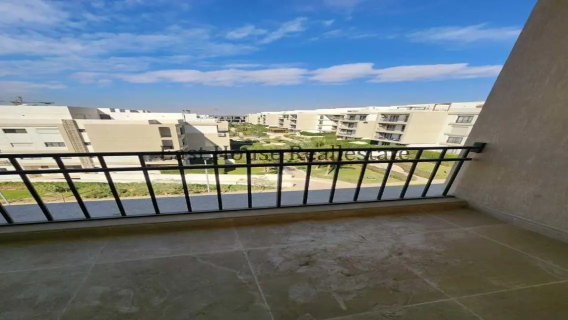 Luxury Apartment for Sale with Central Air Conditioning and Shared Pool