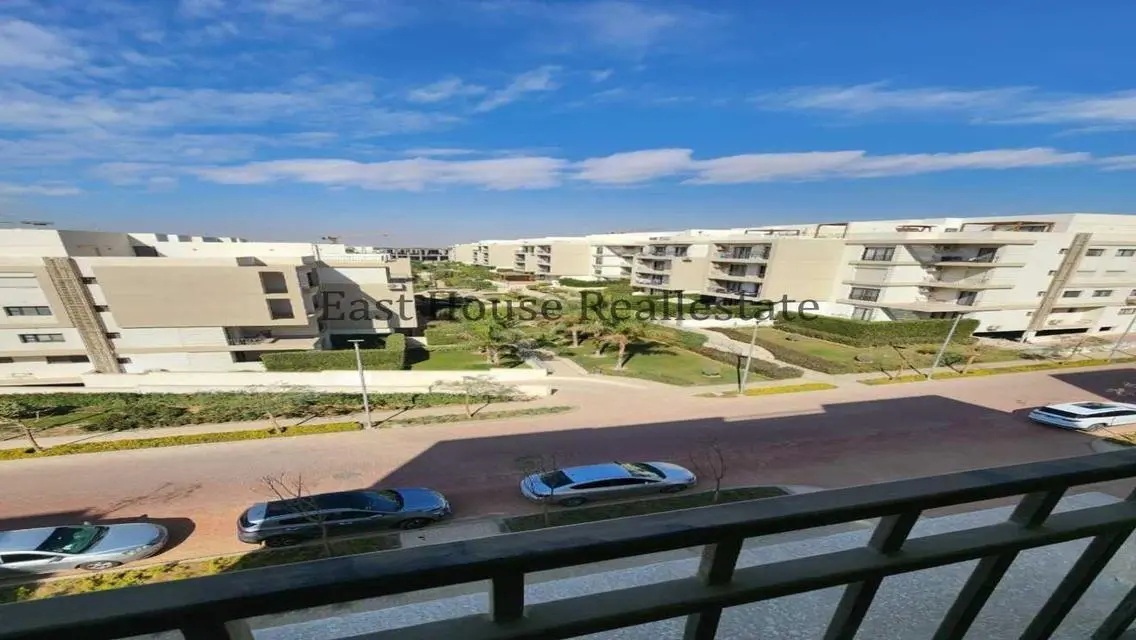 Luxury Apartment for Sale with Central Air Conditioning and Shared Pool