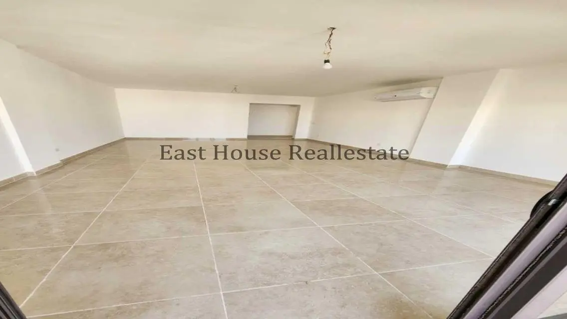 Luxury Apartment for Sale with Central Air Conditioning and Shared Pool