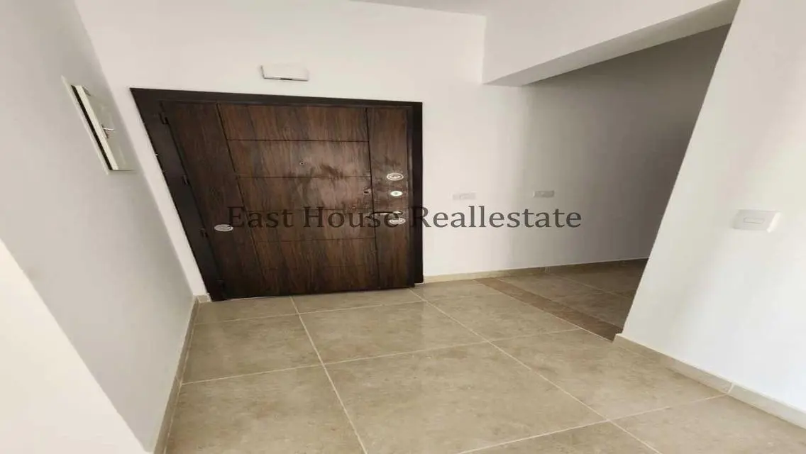 Luxury Apartment for Sale with Central Air Conditioning and Shared Pool