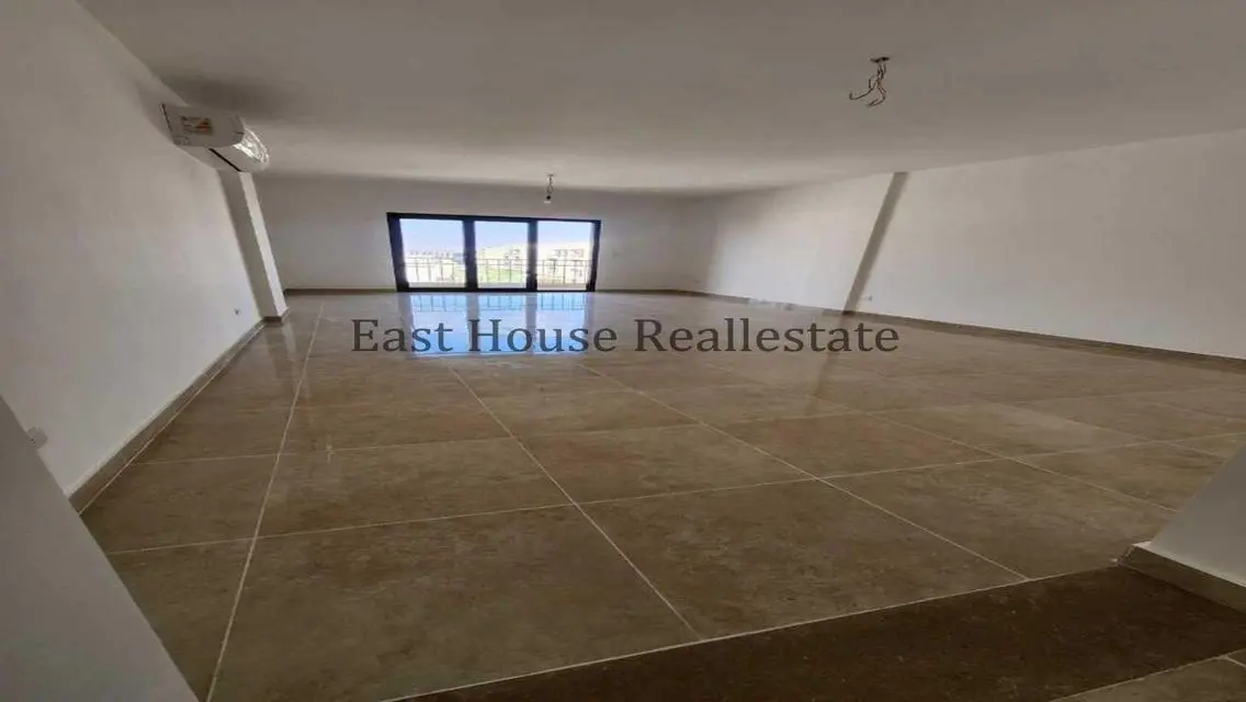 Luxury Apartment for Sale with Central Air Conditioning and Shared Pool
