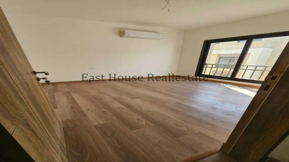 Luxury Apartment for Sale with Central Air Conditioning and Shared Pool