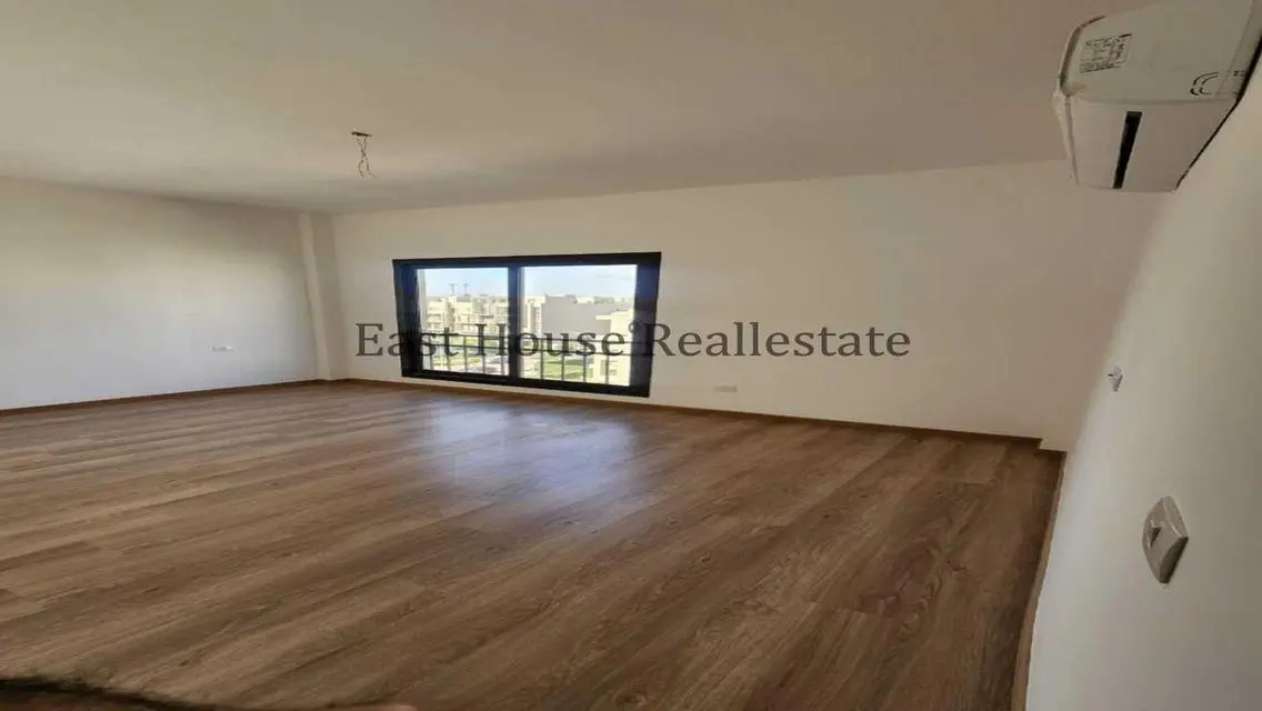 Luxury Apartment for Sale with Central Air Conditioning and Shared Pool