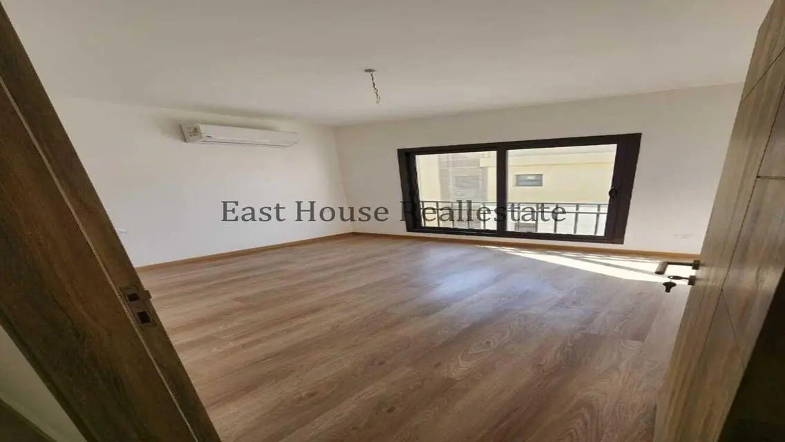 Luxury Apartment for Sale with Central Air Conditioning and Shared Pool