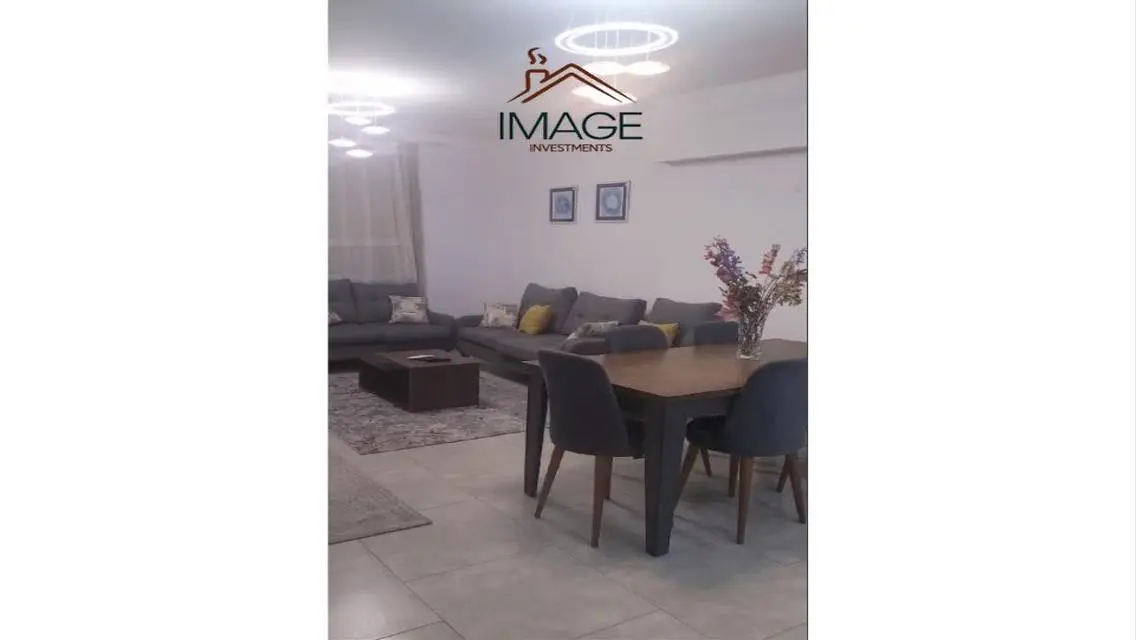 شقة فاخرة مطلة على بحيرات للبيع