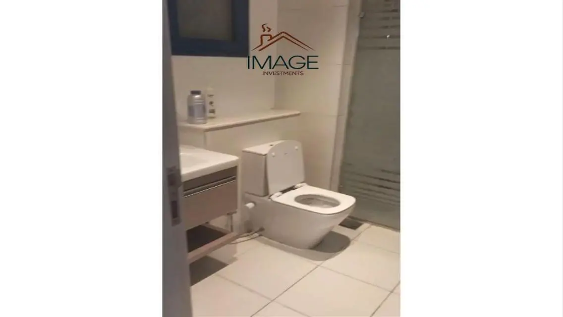 شقة فاخرة مطلة على بحيرات للبيع