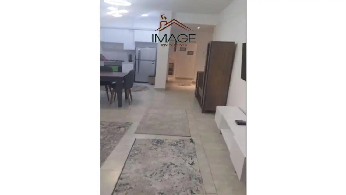 شقة فاخرة مطلة على بحيرات للبيع