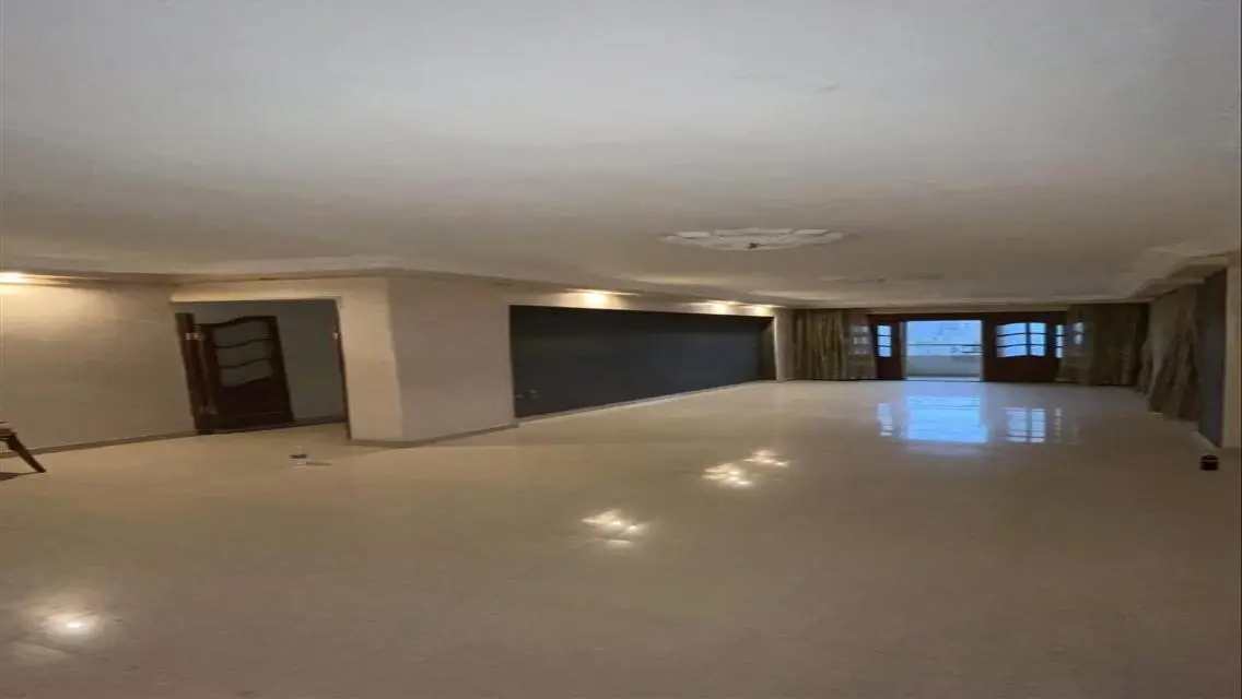 Apartment for Sale with Balcony - 3 Bedrooms at an Attractive Price