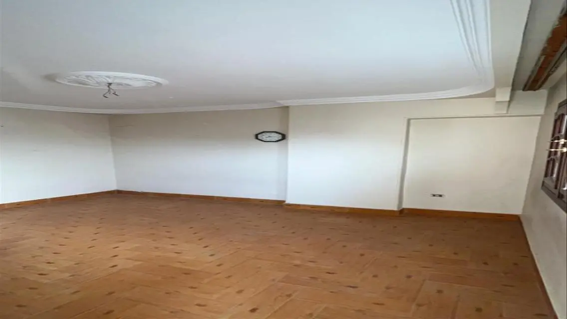 Apartment for Sale with Balcony - 3 Bedrooms at an Attractive Price