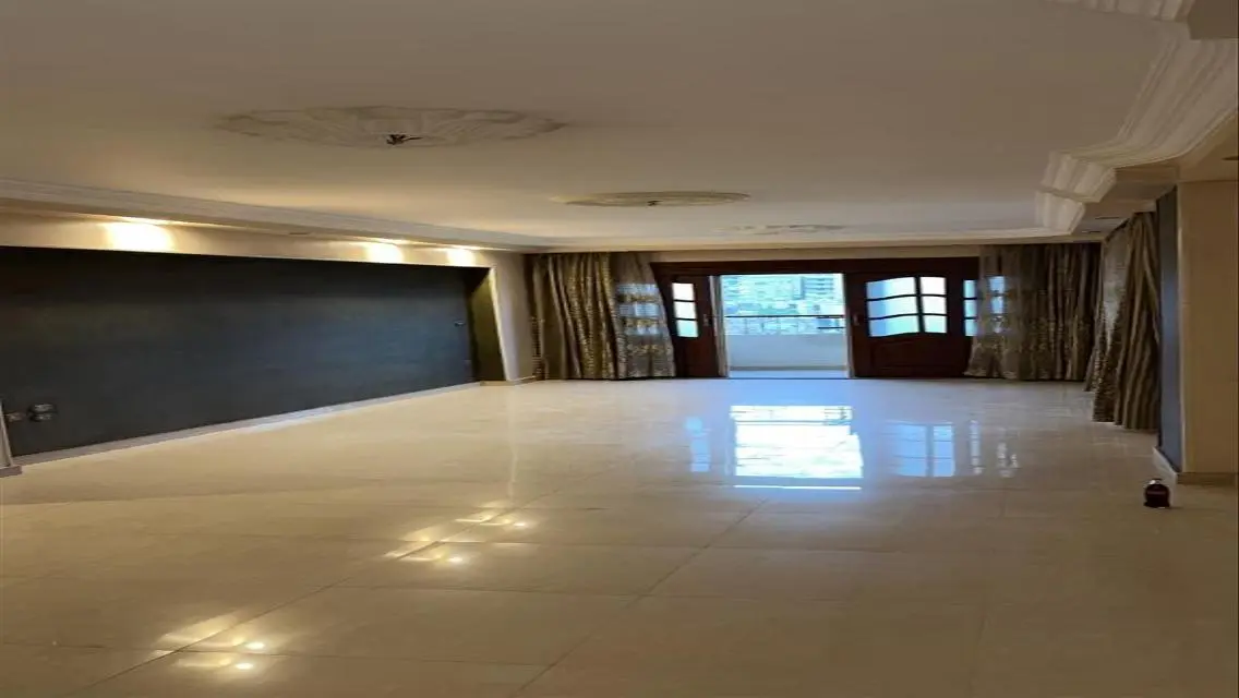 Apartment for Sale with Balcony - 3 Bedrooms at an Attractive Price
