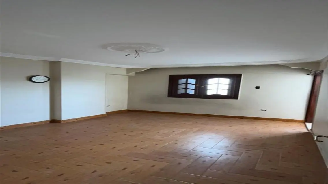 Apartment for Sale with Balcony - 3 Bedrooms at an Attractive Price