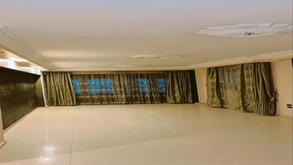 Apartment for Sale with Balcony - 3 Bedrooms at an Attractive Price