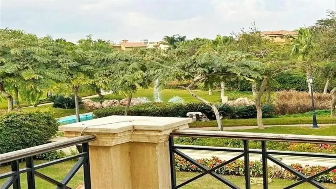 Luxurious Villa with Private Garden and Pool in Lagoon