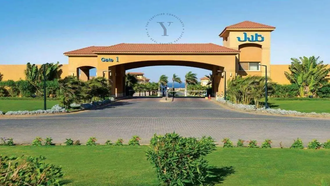 فرصة استثمارية مميزة: فيلا فاخرة للبيع بمساحة واسعة