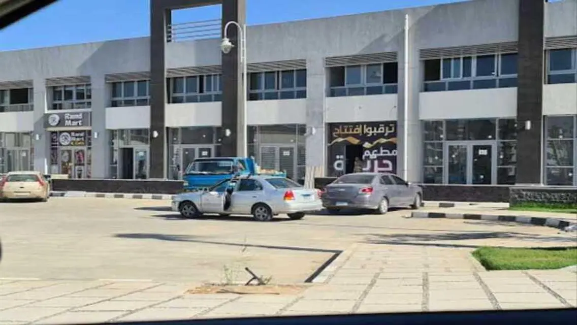 محل للإيجار في ماديناتي - ف161