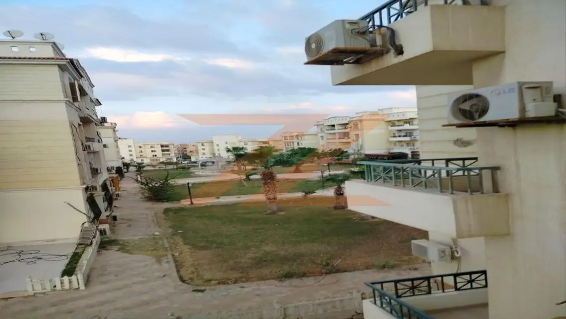 شقة 200 متر مع شرفة للبيع