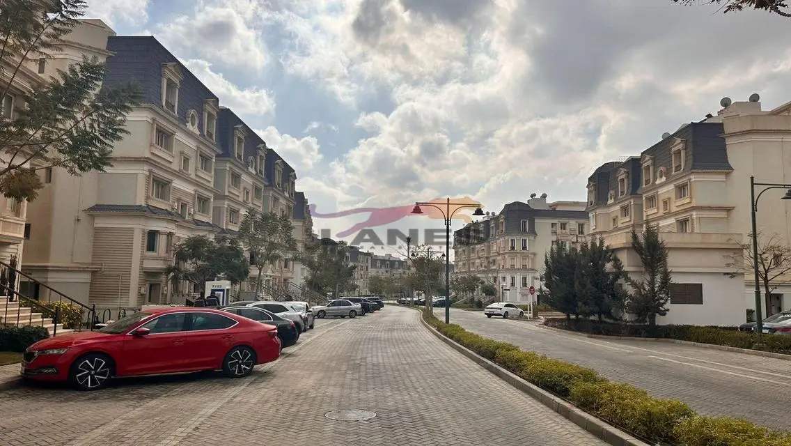 فيلا رائعة بمساحة واسعة وإطلالات مميزة