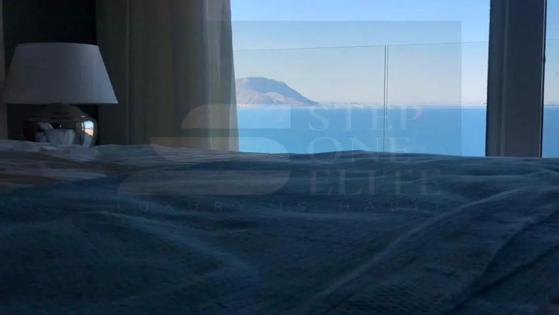 فيلا فاخرة للبيع في جبل الجلالة مع إطلالة رائعة