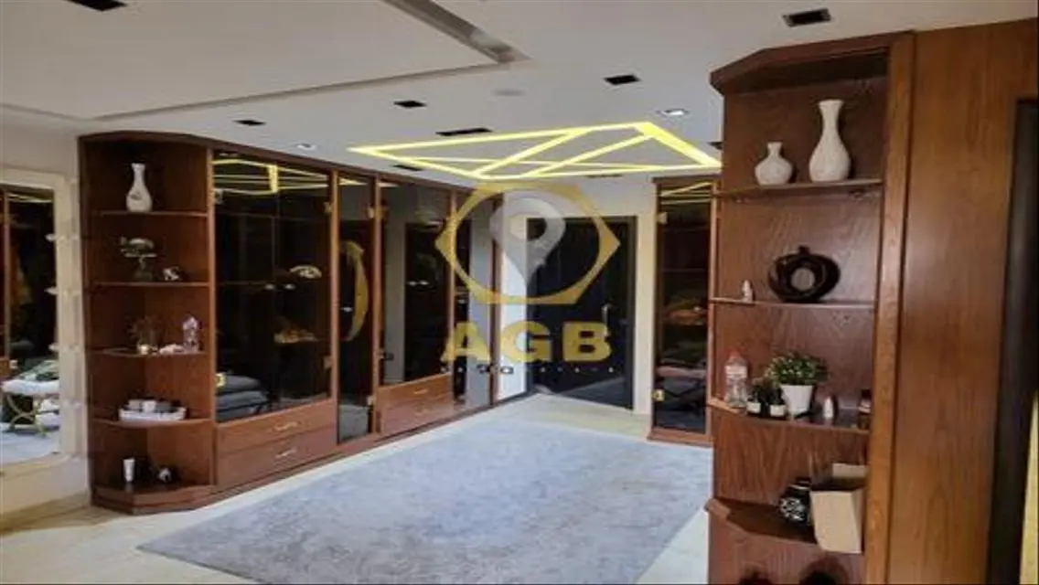 شقة فاخرة للبيع بمساحة 650 متر