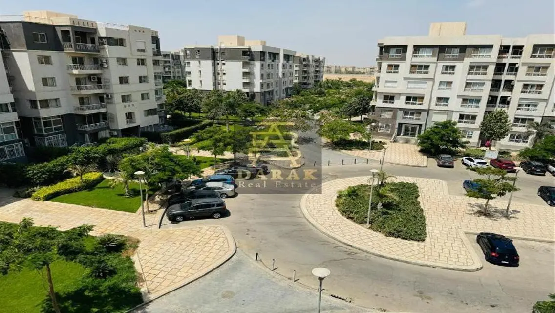 شقة متميزة في منطقة الأعمال شرق مدينة مدينتي
