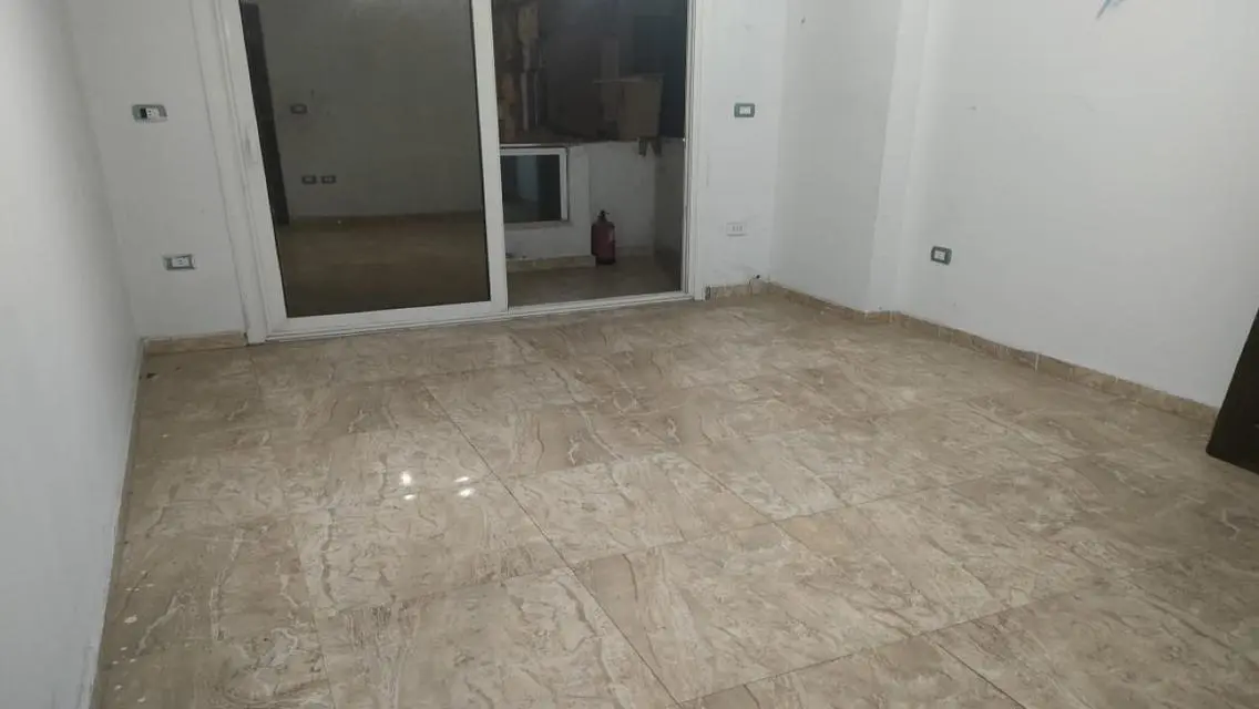 شقة حديثة مفروشة للبيع في موقع متميز