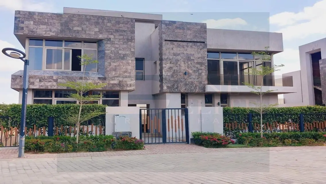 فيلا فاخرة مع حديقة خاصة وإطلالة مميزة