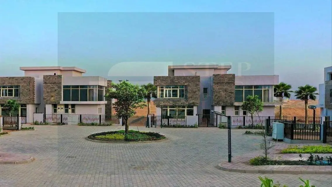 فيلا فاخرة مع حديقة خاصة وإطلالة مميزة