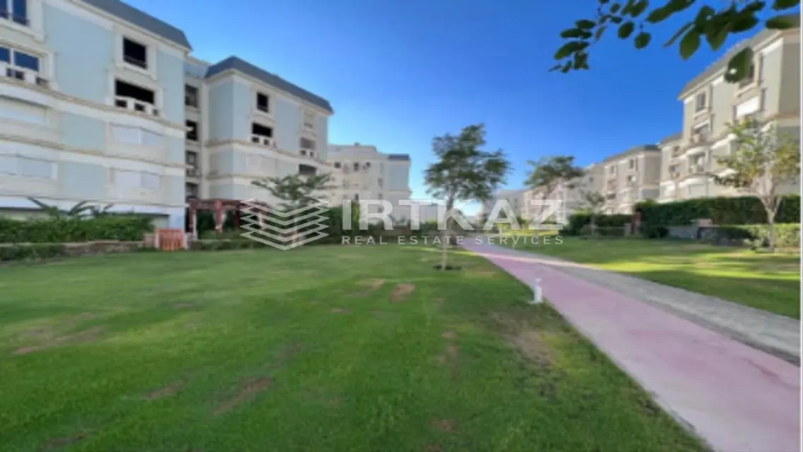 Stunning Apartment in Hyde Park with Mountain View