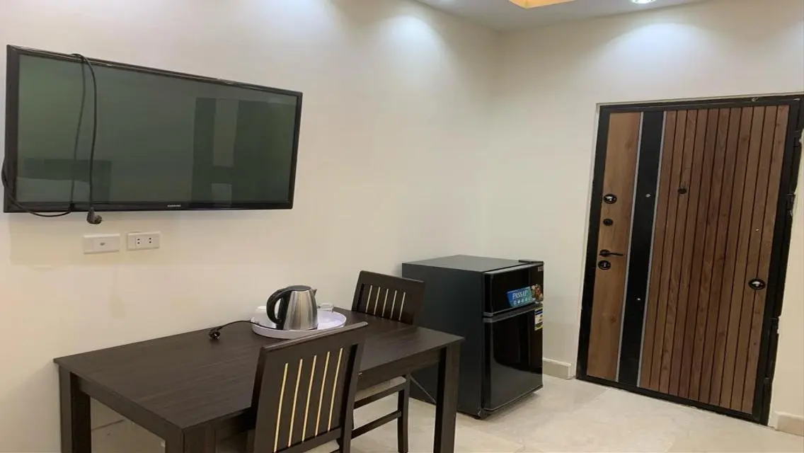 شقة للإيجار -6 مساحة 7500 متر