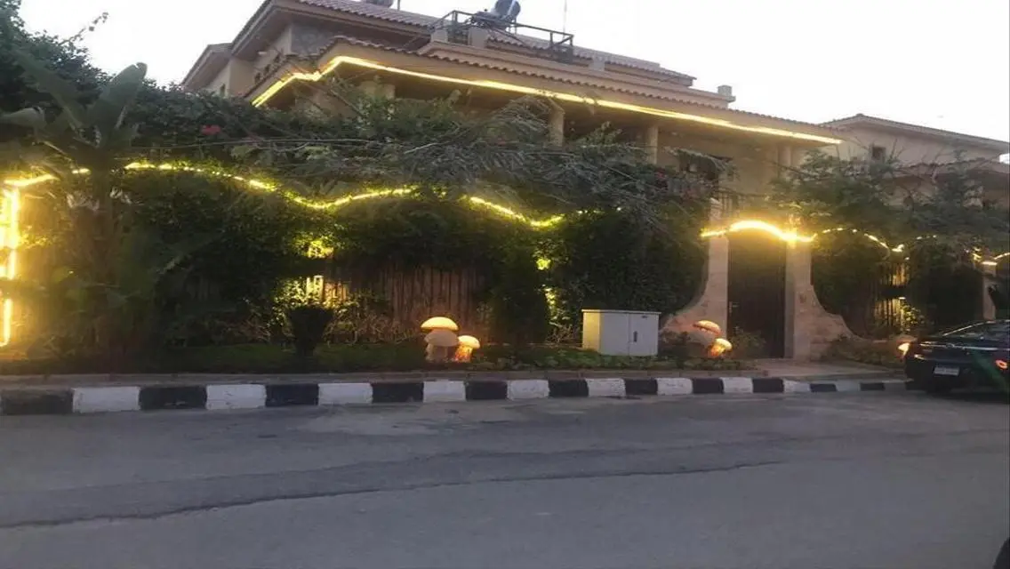 فيلا فاخرة للبيع في موقع متميز