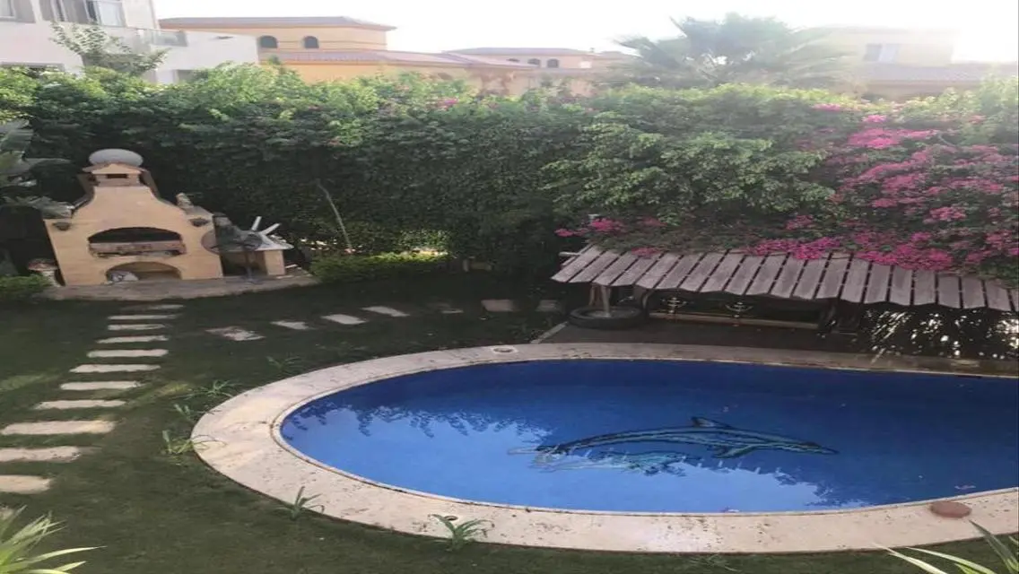 فيلا فاخرة للبيع في موقع متميز