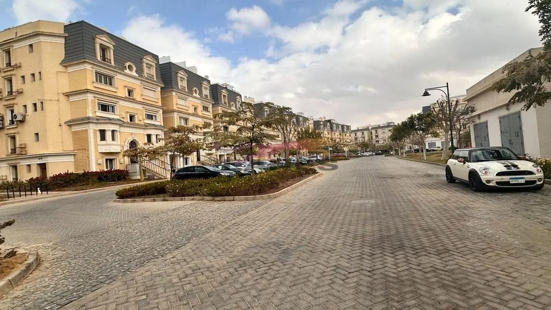 فيلا فاخرة بمساحة واسعة للبيع