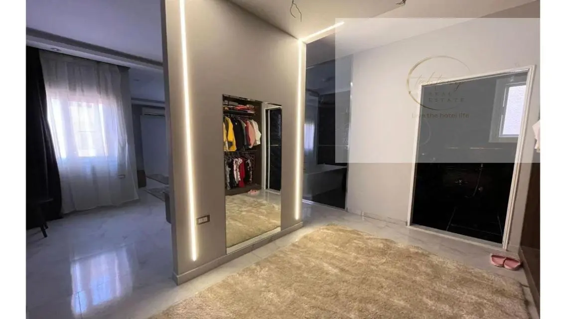 شقة فاخرة بمساحة 2882 متر للبيع