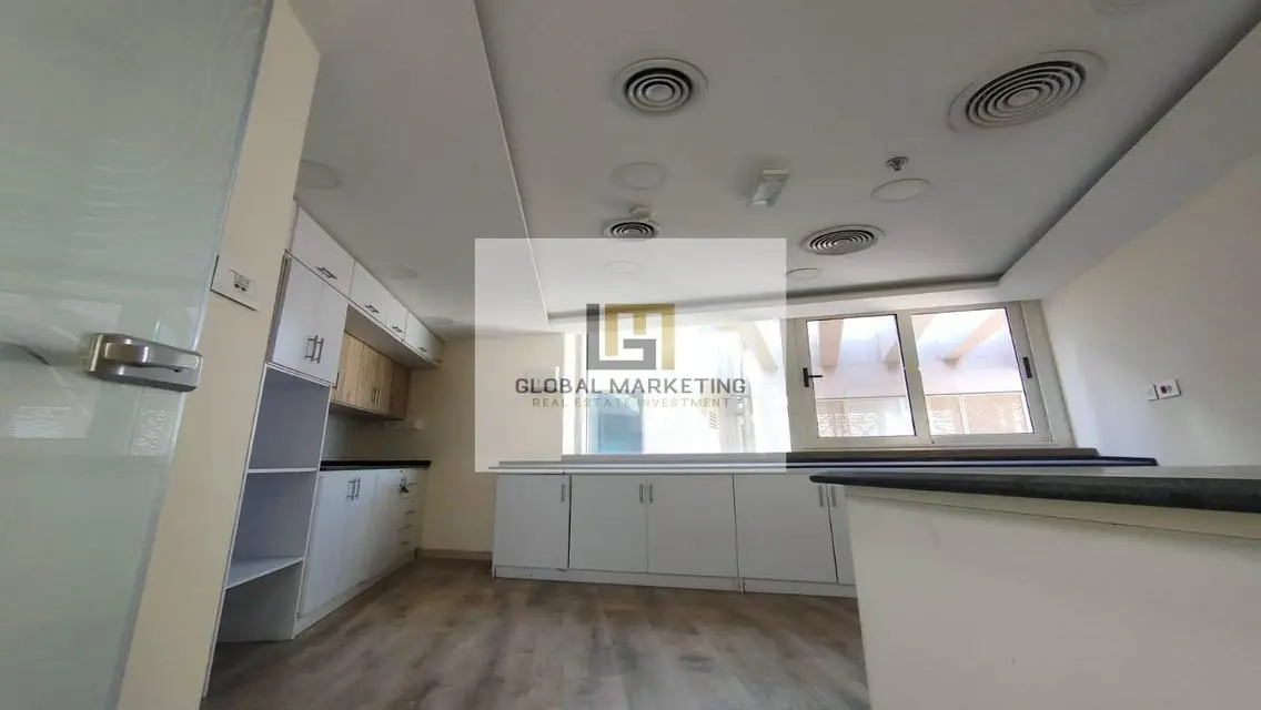 Stylish 1100 sqm Office for Rent