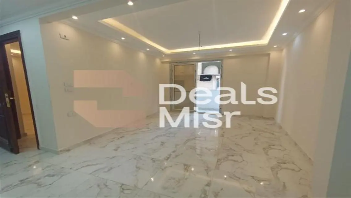 شقة فاخرة بمساحة واسعة مع شرفة وحارس أمن