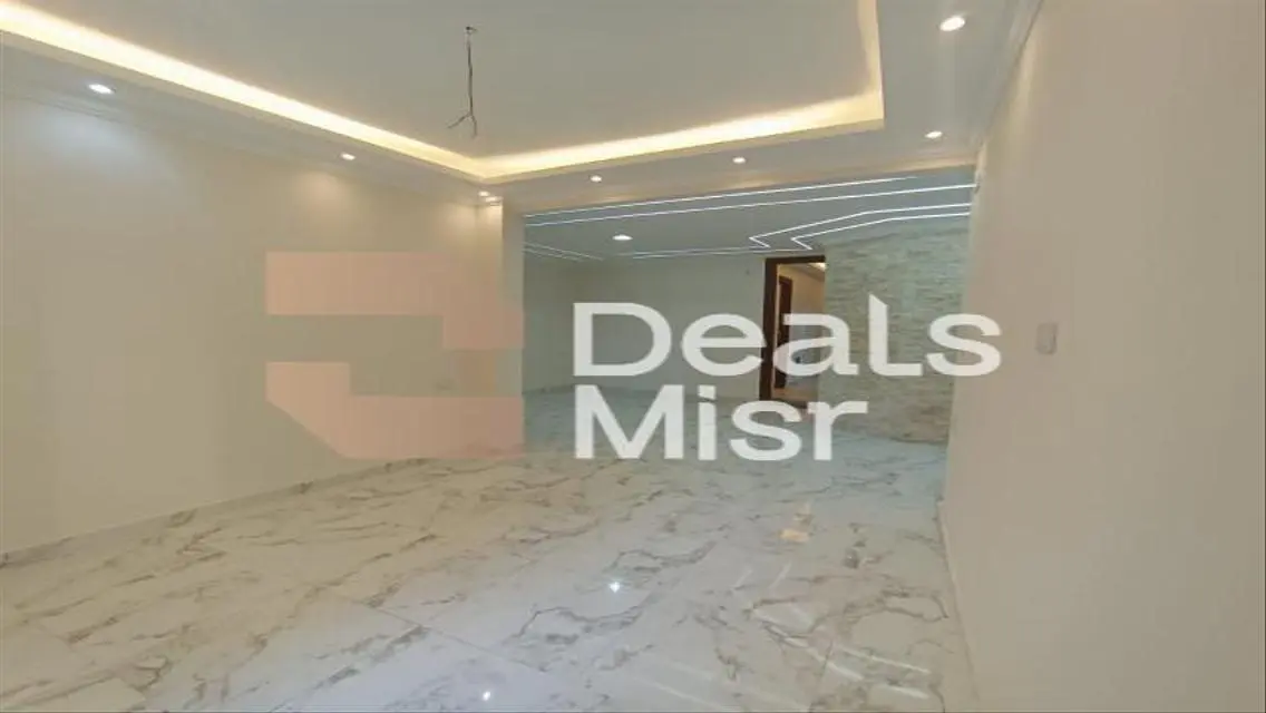 شقة فاخرة بمساحة واسعة مع شرفة وحارس أمن