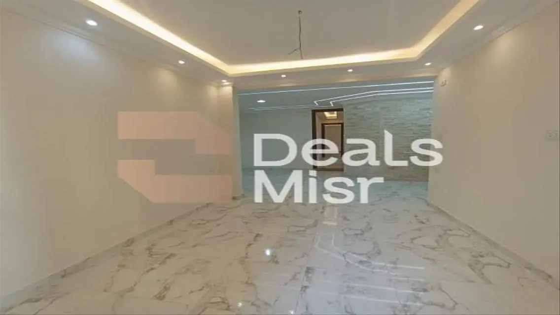 شقة فاخرة بمساحة واسعة مع شرفة وحارس أمن