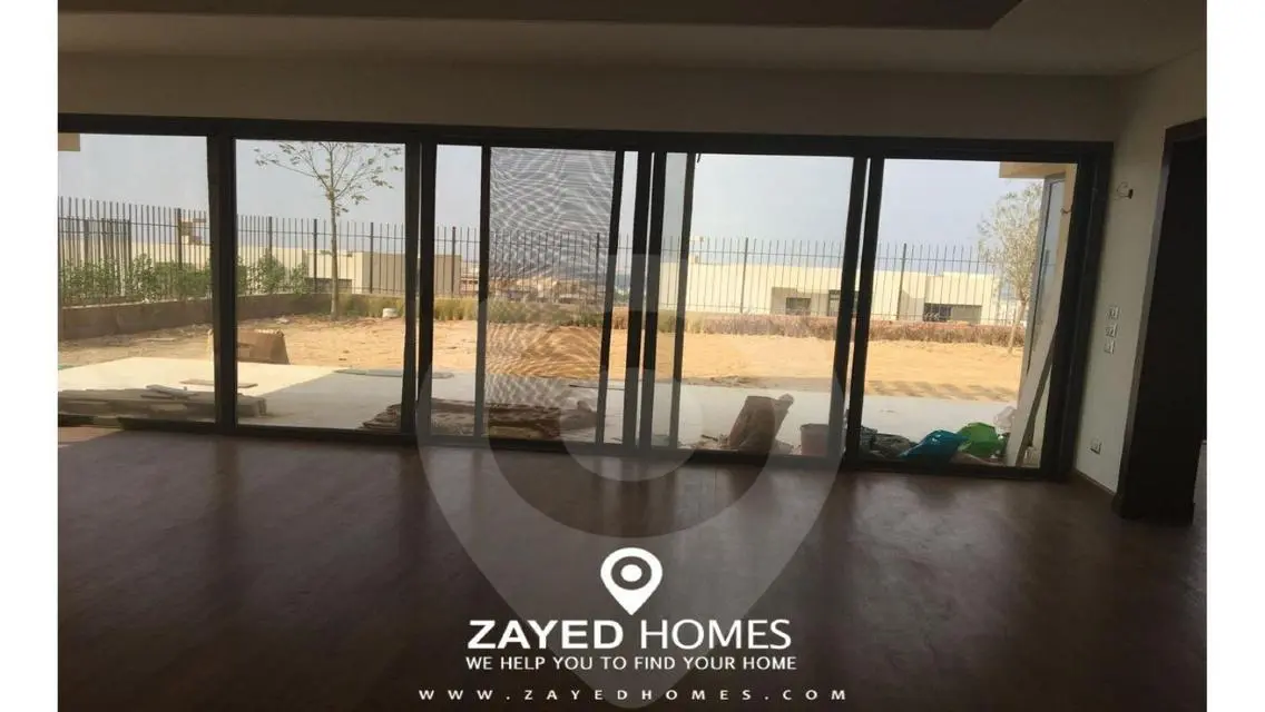 Luxury Villa with Expansive Space for Sale