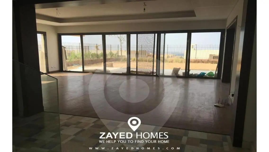 Luxury Villa with Expansive Space for Sale